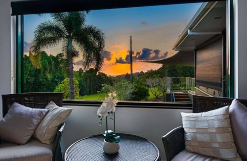 Mission Beach House | Tranquility Grand Bedroom for Couples | Luxury Rainforest Meets Reef | Sleeps up to 2