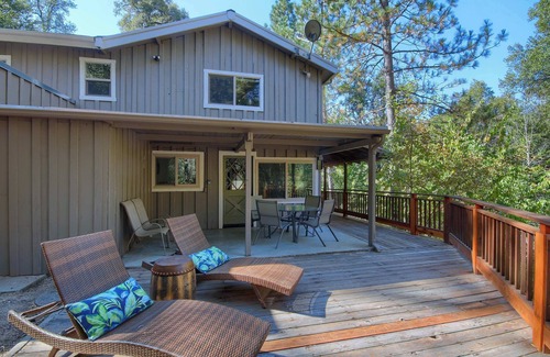 Oakhurst House | Tranquility House-Riverfront-Fireplace-Sleeps six