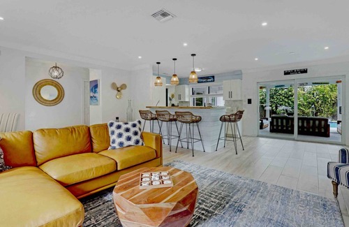Riverside House | Tranquility Villa: Heated Pool & Lanai