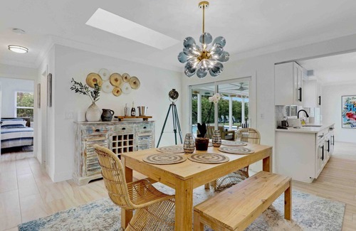 Riverside House | Tranquility Villa: Heated Pool & Lanai