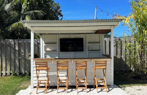 Riverside House | Tranquility Villa: Heated Pool & Lanai