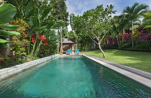 Batubelig Villa | TRANQUILITY VILLA walk to The BEACH, CAFE and SHOPS