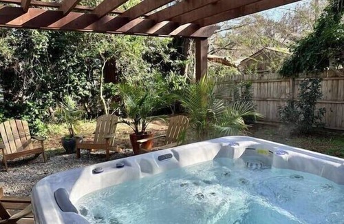 Northeast Virginia Beach House | Tranquility with Hot Tub! 5 min walk to beach