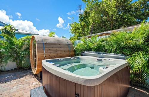 Mango Groves House | Tranquilo Haven! Sauna, Cold Plunge and Hot Tub!