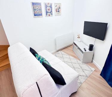 Petit Bourg House | Tranquiloue - Petite Maison à 10 min du PuyduFou