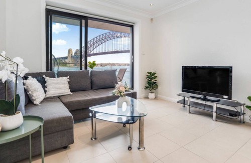 Kirribilli Apartment | Transcending Views