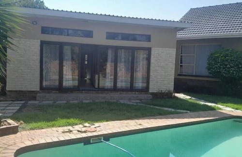 Kempton Park Cottage | Transit Haven: 2-Bed Retreat