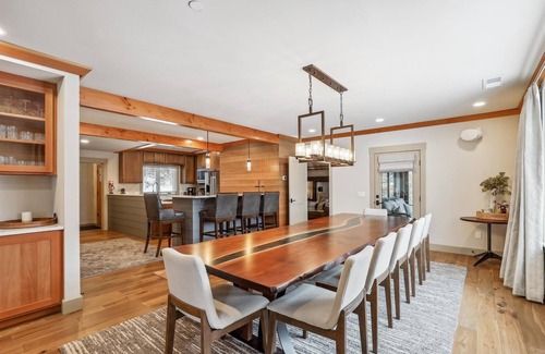Moscow Villa | Trapp Alpine Chalet at von Trapp Family Lodge: 4 br, a/c, firepit, deck & views, resort amenities!