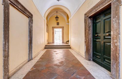 Trastevere Apartment | Trastevere Piazza Trilussa Royal Orchid apartment