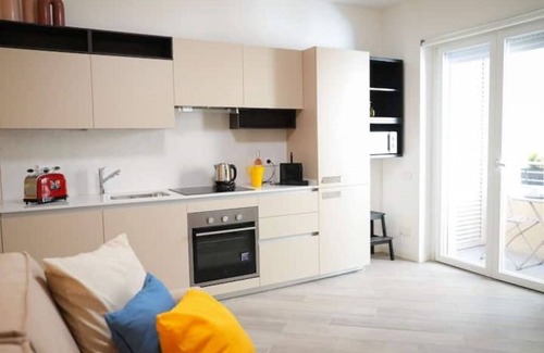 Testaccio Apartment | Trastevere Romantic & Chic | Kitchen | Balcony