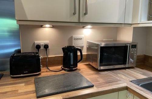 Rushmoor District Apartment | Travaal.©om - 2 Bed Serviced Apartment Farnborough