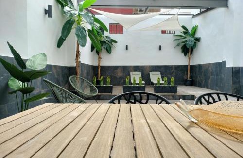 En Corts Apartment | Travel Habitat Ruzafa Green House Terrace
