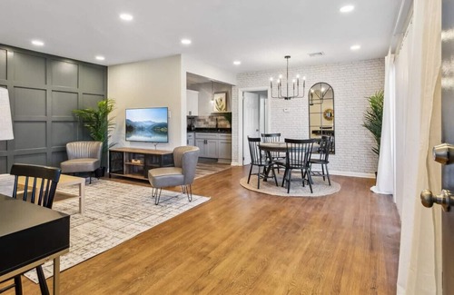 Hampton Apartment | Travel in Style: Stay in this Luxurious 1/1 Apt
