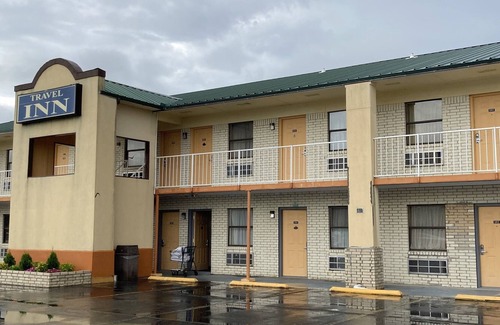 Hazen Hotel | Travel Inn Hazen Two Double Bed