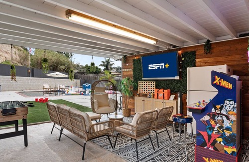 Oak Park House | Traveler's Dream Retreat: Cozy home w/Private Pool