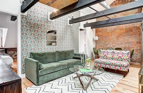 Latin Quarter Apartment | Traveler's Gem Downtown 3BR-2BA| Walk Everywhere |
