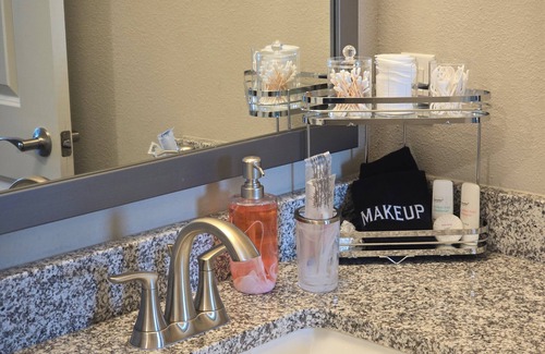 Huntsville Apartment | Traveler's Oasis/Walk to Bridge Street/Modern 2BR Luxury w/Free Parking