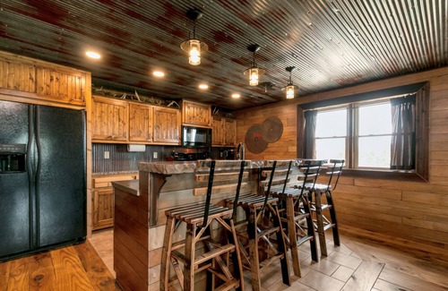 Grandview Plaza Apartment | Traveler Suite 2 Bed 2 Bath Apt.