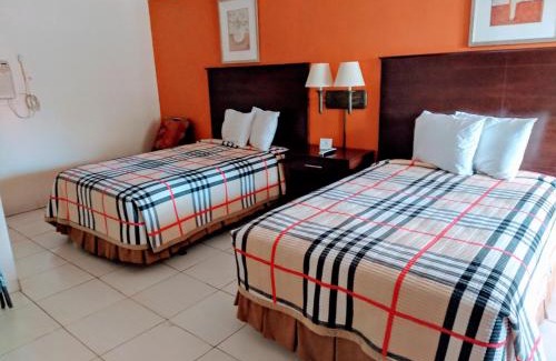 Clearwater Hotel | Travelers Inn - Clearwater