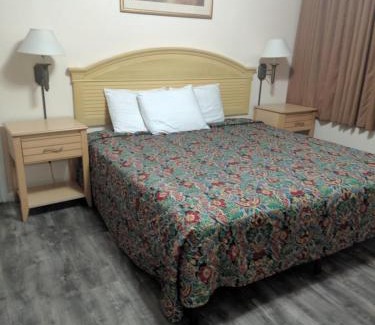 Clearwater Hotel | Travelers Inn - Clearwater