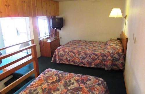 West Yellowstone Hotel | Travelers Lodge