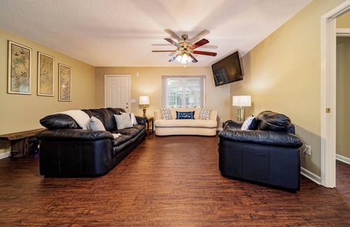 Travelers Rest House | Travelers Nest~Woodsy Retreat~All ParkPass~Minutes to Parks~Fast Wi-Fi~Families~