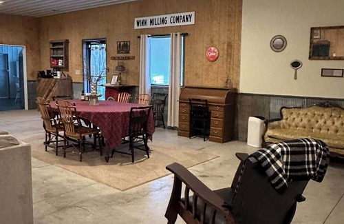 Windsor Cabin | Travelers Rest - A Cozy Waystation on Your Travels
