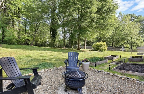 Travelers Rest Cottage | Travelers Rest Cottage close to downtown and the Swamp Rabbit Trail.