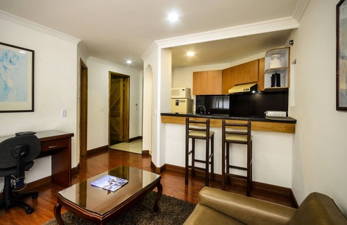 La Carolina Apartment | Travelers Suites Edificio Fontana Plaza