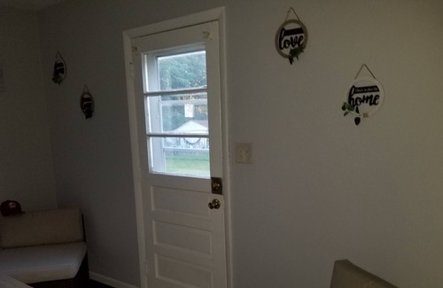 Roanoke House | Traveling? Nurse? Doctor? Bring the family and enjoy your Home Away/ Staycay!