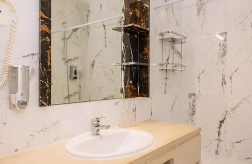 Areias de Sao Joao Hotel | Traveling w/your friends? 4 1BR Terrace Rooms Perfect for Group Vacation