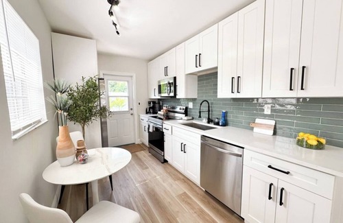 Edgewood House | Traveling with a group? AquaMaria is your pick!