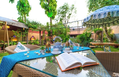 Amer Fort Road Hotel | Travellers Village
