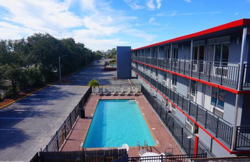 Southwest Orlando Hotel | Travelodge by Wyndham Orlando at Heart of International Drive