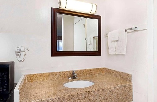 East Las Vegas Apartment | Travelodge by Wyndham Las Vegas NM is offering accommodations in Las Vegas .