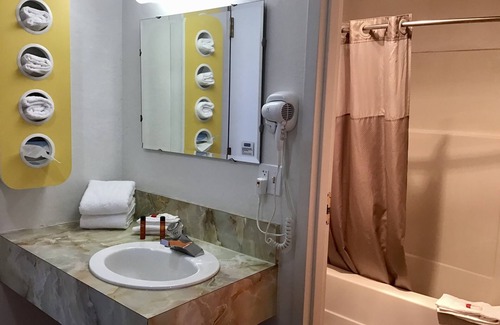 Heart of Missoula Hotel | Travelodge Inn & Suites by Wyndham Missoula University Park