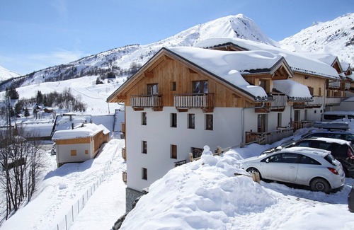 Saint-Sorlin-d'Arves Apartment | travelski home select - Résidence Les Bergers