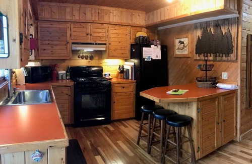 Mayfield Cabin | Traverse City Log Cabin Boardman River - YOUR OUTDOOR OASIS!nSTR LICENSE: 002880