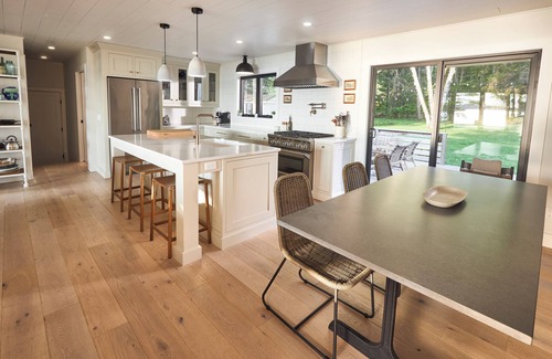 Greilickville House | Traverse City - West Bayshore Retreat - 100’ of Private Beach - Luxurious House