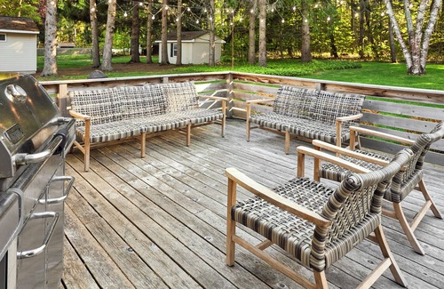 Greilickville House | Traverse City - West Bayshore Retreat - 100’ of Private Beach - Luxurious House