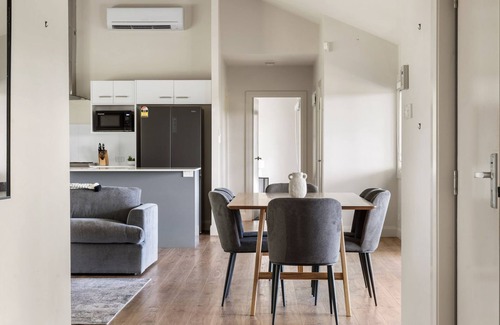 Pokolbin House | Travertine Vineyard Retreat - Stay Among the Vines