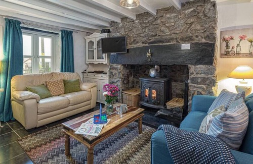 Trawsfynydd Cottage | Trawsfynnydd cottage with walks from the door