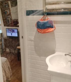 Santa Maria Novella Bed & Breakfast | Tre Gigli a Firenze, 5 minutes from station, via Palazzuolo 55