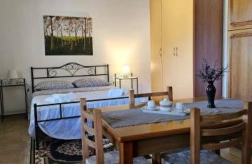 Caltagirone Apartment | Tre Palmi, minicasa con ampia veranda, giardino, parcheggio e bbq