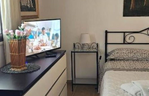Caltagirone Apartment | Tre Palmi, minicasa con ampia veranda, giardino, parcheggio e bbq