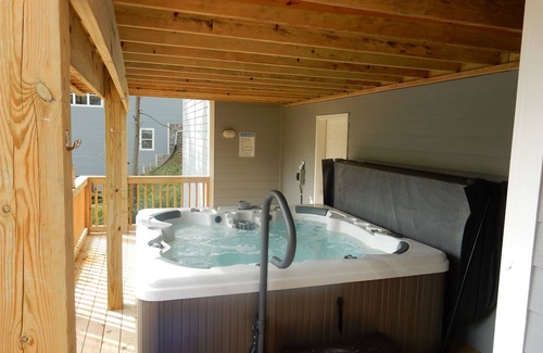 La Follette House | Treasure Cove, Waterfront, 9 Bed/9 Bath, Double Decker Dock, arcade games