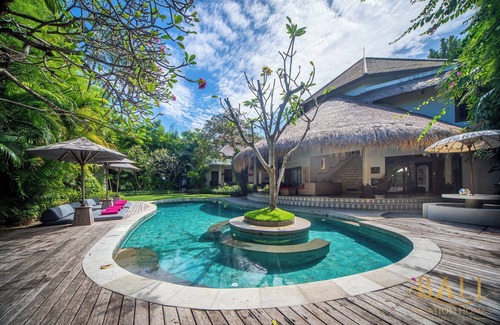Central Seminyak Villa | Treasure in the Heart of Seminyak, a Luxury Bali Experience!