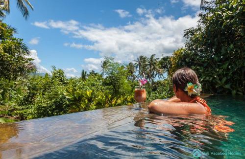 Rangdu Villa | Treasure of Bali, 3BR villa, infinity pool, staff