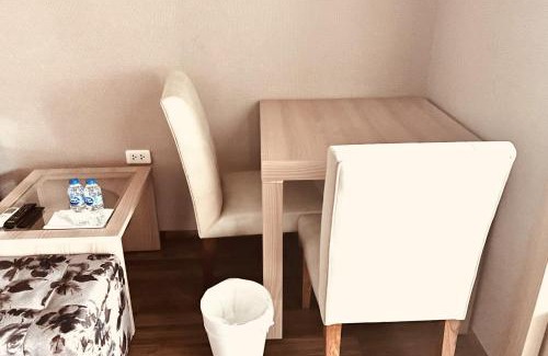 Nong Pa Khrang Apartment | Treasure swimming Condo WiFi