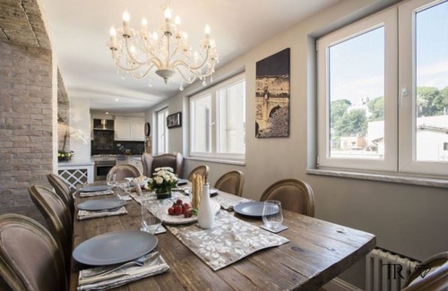 Rione IV Campo Marzio Apartment | TreasureRome Spanish Steps Terrace